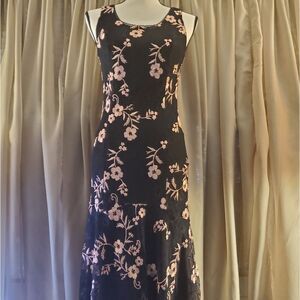 Luxe by Carmen Marc Valvo Size 4 - Lace Pink Flower Long Dress